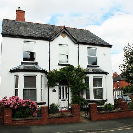 Laurels Bed and Breakfast Oswestry Buitenkant foto